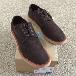 NWT TOMS Brown Suede men’s lace up shoes Brogue